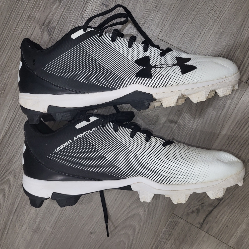 Under Armour molded baseball / softball cleats